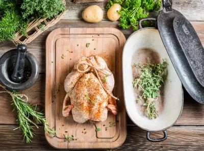 https://bonapeti.com/files/lib/400x296/raw-chicken-herbs4.webp