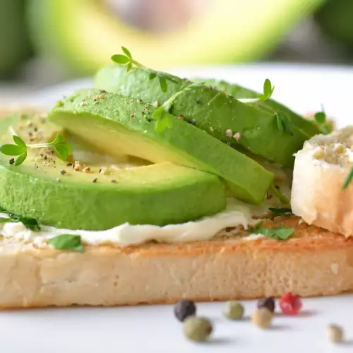 Are We Eating Avocados Correctly?