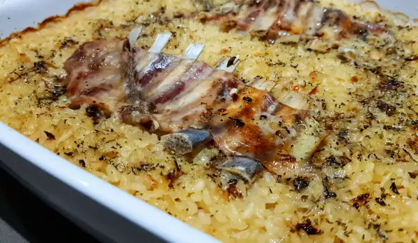 Lamb Ribs with Rice and Onions