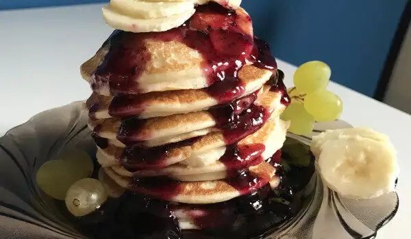 American Pancakes with Bananas