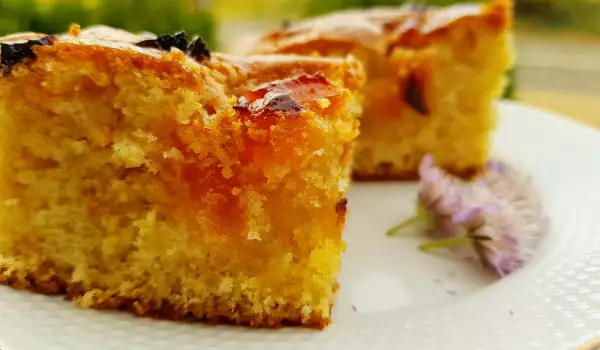 Fluffy Cake with Apricots and Jam