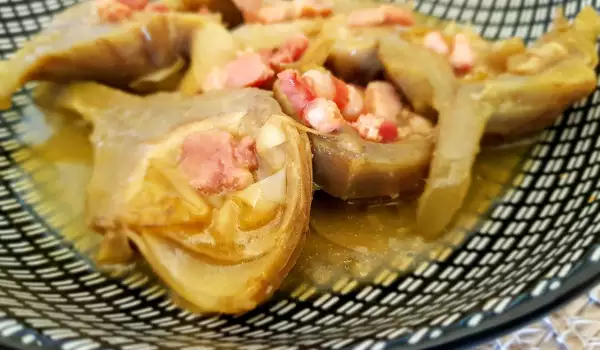 Artichokes with Beer and Bacon