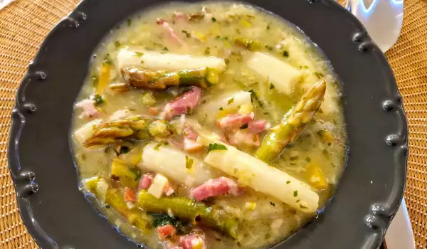 Asparagus with Bacon in a Creamy Sauce