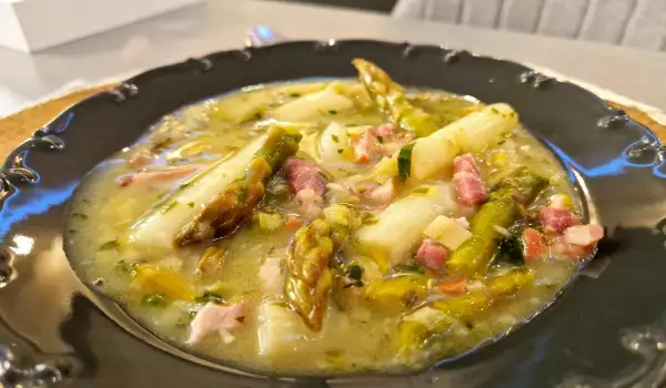 Asparagus with Bacon in a Creamy Sauce