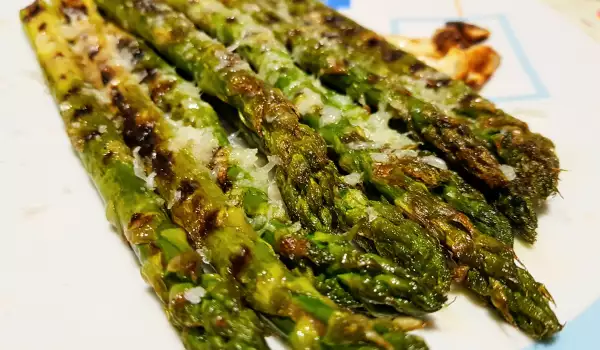 Grilled Asparagus with Garlic and Parmesan