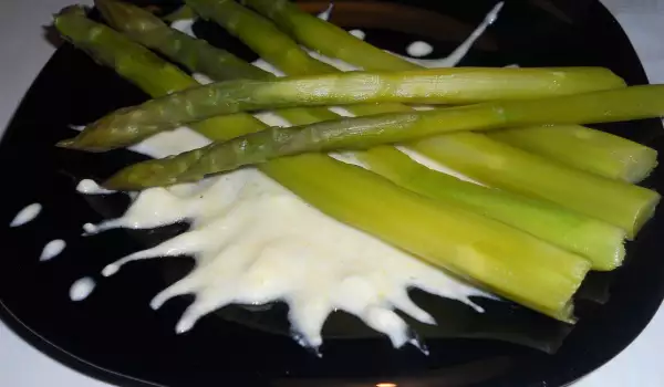 Asparagus with Hollandaise Sauce