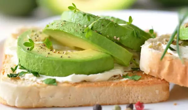 Are We Eating Avocados Correctly?