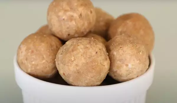 Almond Protein Balls