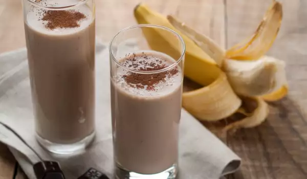 Delicious Smoothie with Tahini and Banana
