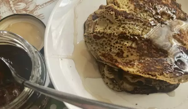Flourless Banana Pancakes with Eggs