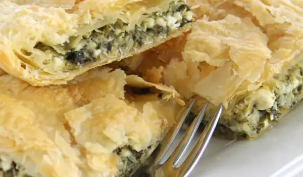 Zelnik with Spinach and Onions