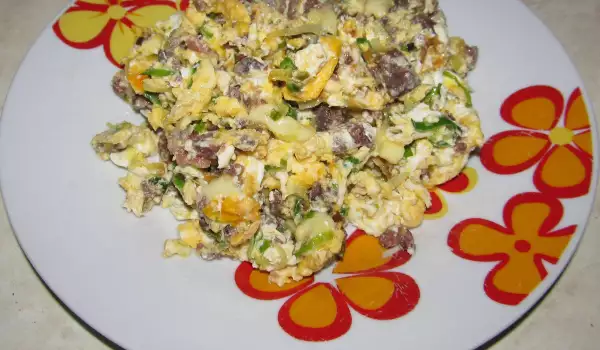 Scrambled Eggs with Leek and Minced Meat