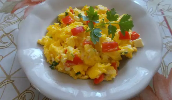 Scrambled Eggs with Red Pepper