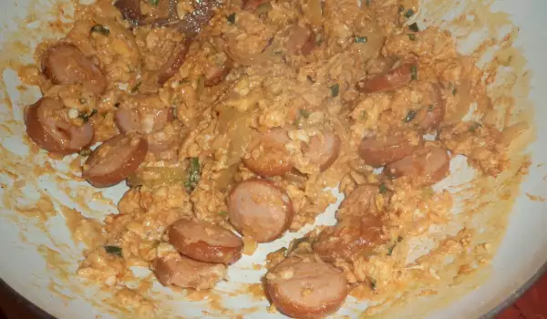 Scrambled Eggs with Spring Onions, Sausage, Paprika