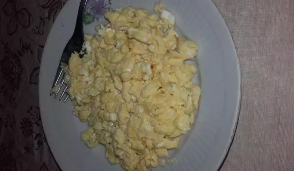 Scrambled Eggs with Feta Cheese