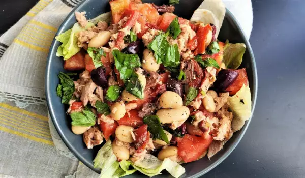 Fit Salad with Beans and Tuna
