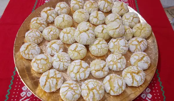 White Crinkle Christmas Cookies