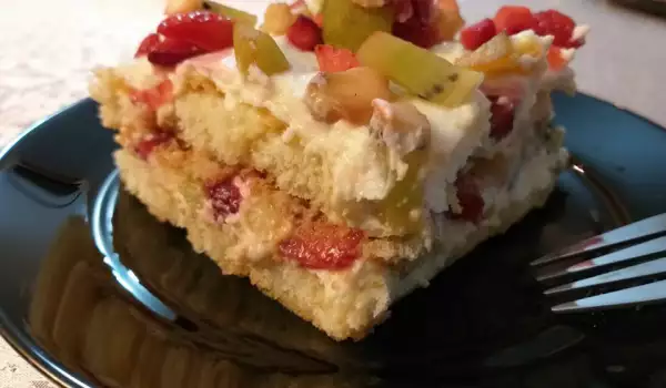 Ladyfinger Cake with Yogurt and Fruit