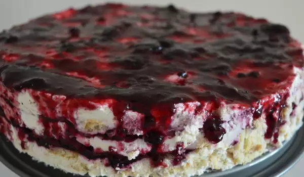 Mascarpone and Biscuit Cake with Blueberry Jam