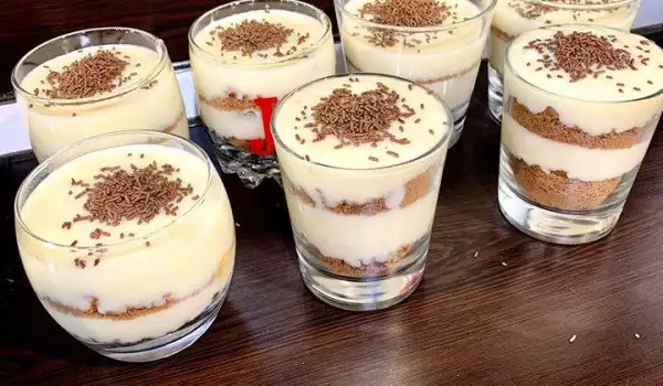 Biscuit Cake with Bavarian Cream in Cups