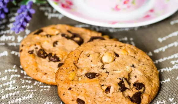 Walnut Cookies with Chocolate