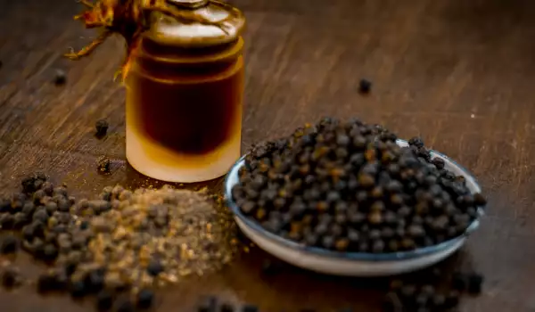 Black pepper oil