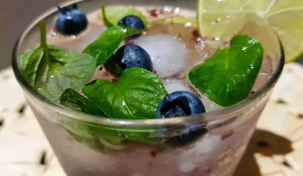 Non-Alcoholic Blueberry Mojito