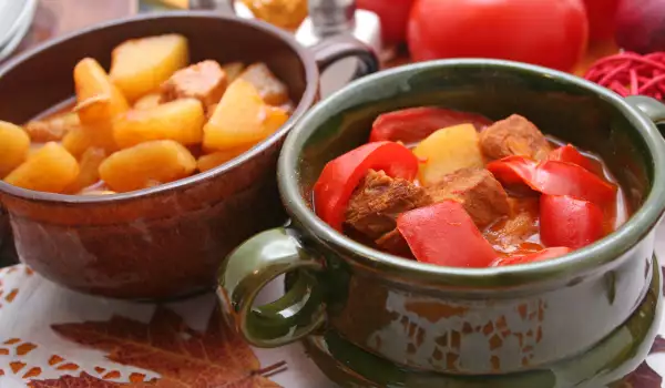 Pork with Potatoes in a Clay Pot