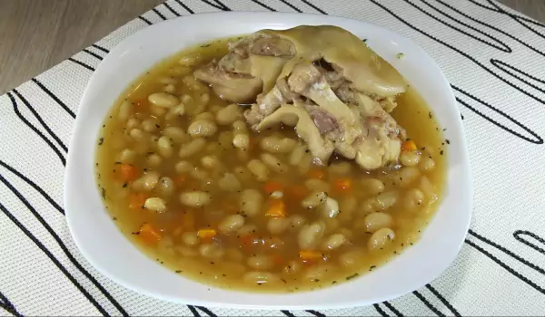 Beans with Pork Trotters
