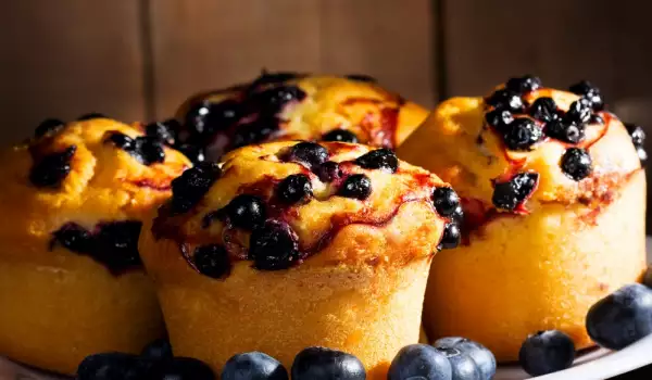 Muffins with Blueberry Filling
