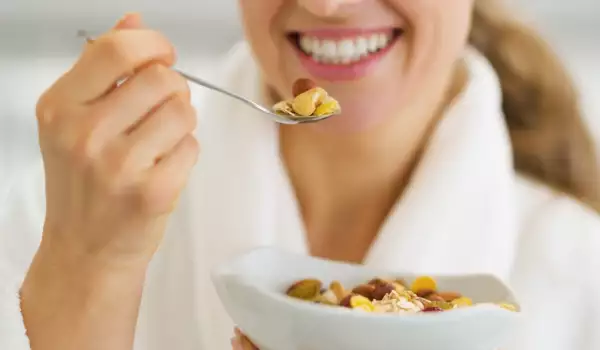 What Vitamins and Nutrients Does Muesli Contain?