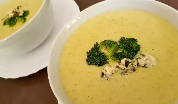 Broccoli Soup with Gorgonzola and Cream