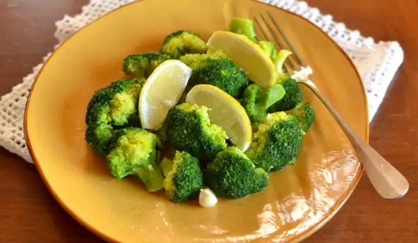 Stewed Broccoli with Butter and Garlic