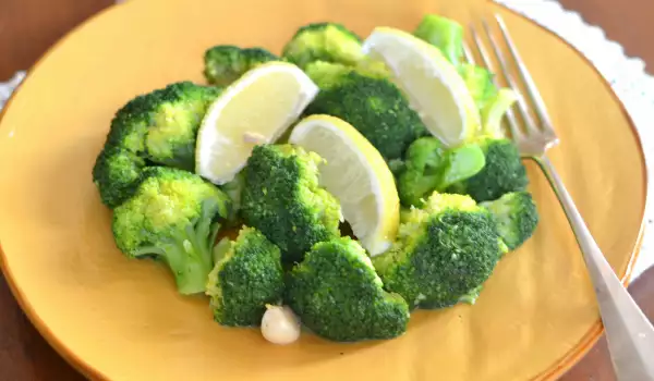 Stewed Broccoli with Butter and Garlic