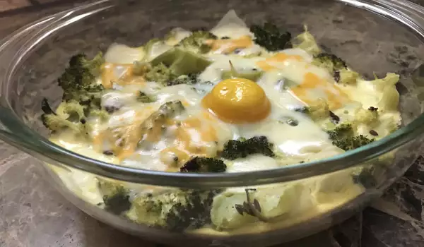 Broccoli with Topping and Cheeses in the Oven