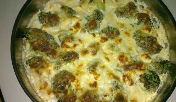 Tasty Broccoli with Cream and Cheeses