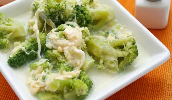Broccoli with Garlic and Mozzarella