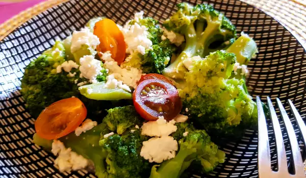 Stewed Broccoli with White Cheese