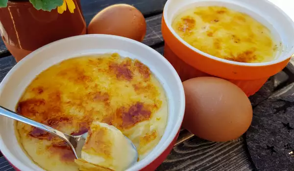 Boiled Creme Brulee with Vanilla and Whole Eggs