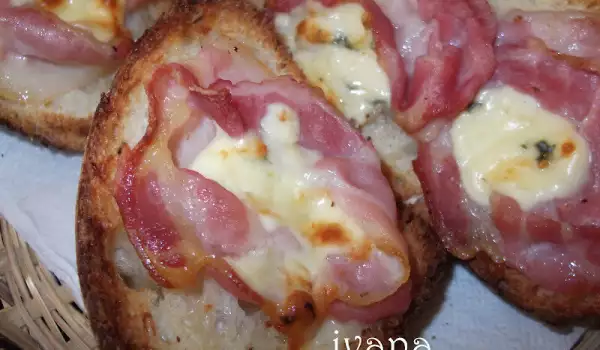 Bruschetta with Gorgonzola and Bacon