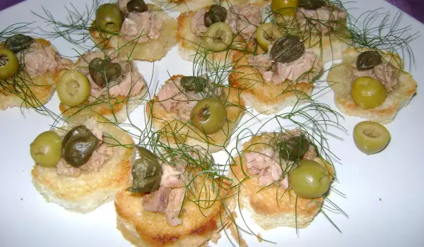 Bruschettas with Tuna and Capers