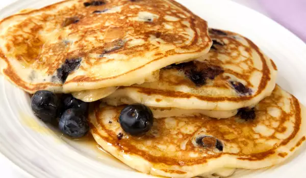 American Pancakes with Blueberries