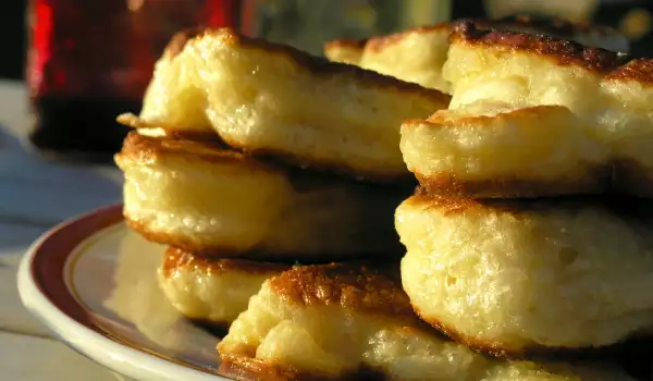 Cheese Buns with Eggs