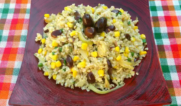Colorful Salad with Bulgur, Corn and Egg