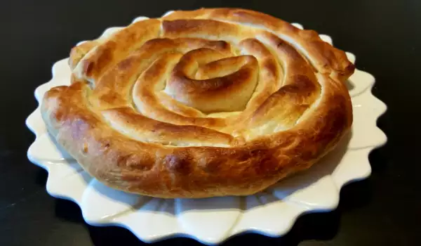 Puff Pastry Pie with Ham and Mozzarella