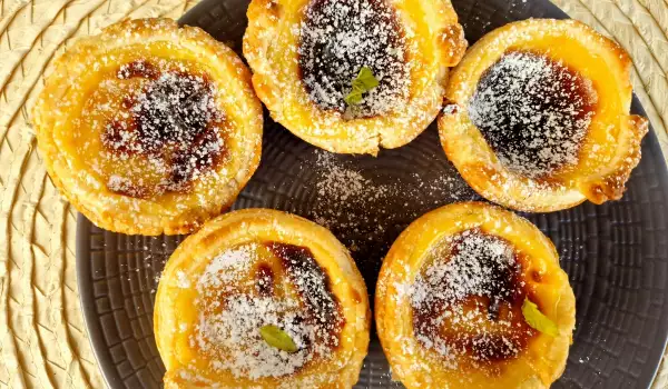 Portuguese Custard Tarts with Puff Pastry (Pastéis de nata)
