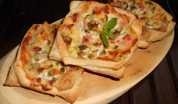 Delicious Mini Pizzas with Puff Pastry