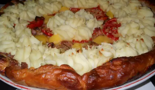 Puff Pastry Tart with Minced Meat and Mashed Potatoes