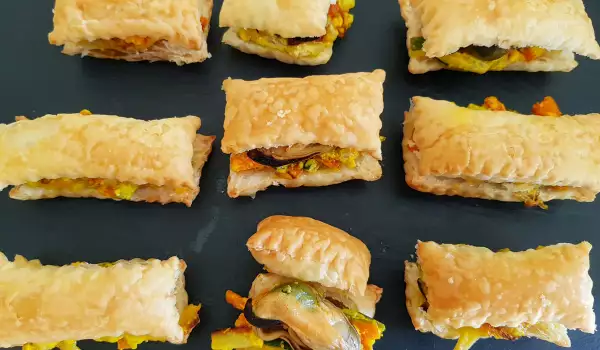 Puff Pastry Bites with Mussels and Vegetables
