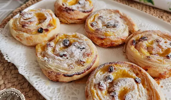 Puff Pastry Snails with Custard and Raisins